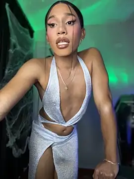 Snapshot of Emaa- chatting on 10.24.25 Emaa- online show from 10.24.25