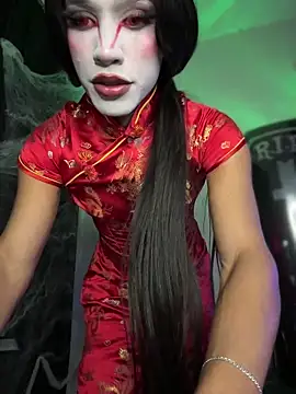 Snapshot of Emaa- chatting on 10.31.25 Emaa- online show from 10.31.25