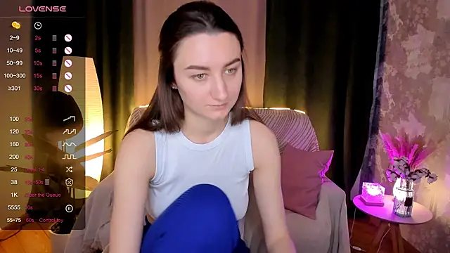 Snapshot of annacooleman chatting on 10.07.25 annacooleman online show from 10.07.25