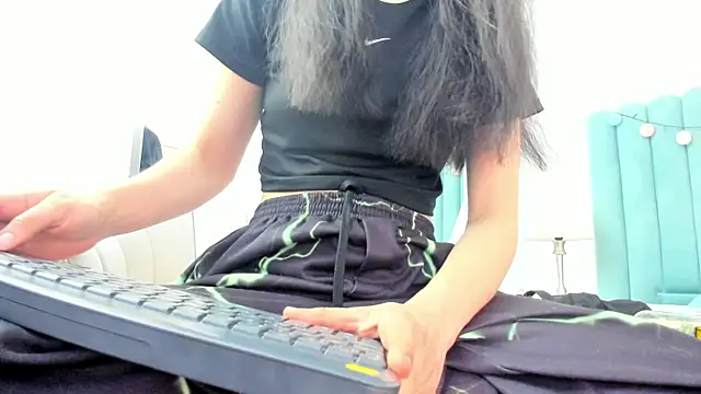 Snapshot of Lady_Godss chatting on 01.12.25 Lady Godss online show from 01.12.25