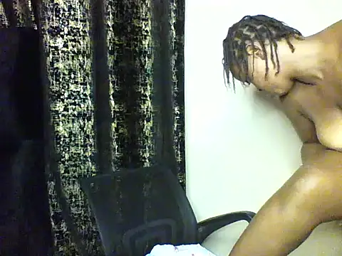 Snapshot of Candii_wet_ chatting on 10.03.25 Candii wet  online show from 10.03.25