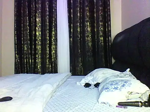 Snapshot of Candii_wet_ chatting on 10.15.25 Candii wet  online show from 10.15.25
