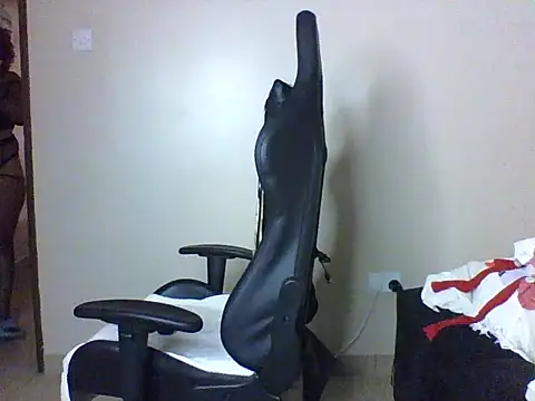 Snapshot of Candii_wet_ chatting on 10.24.25 Candii wet  online show from 10.24.25