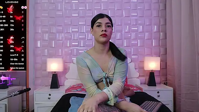 Snapshot of Maguy_Mistress chatting on 01.15.25 Maguy Mistress online show from 01.15.25
