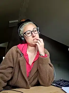 Snapshot of Afrania chatting on 12.25.24 Afrania online show from 12.25.24