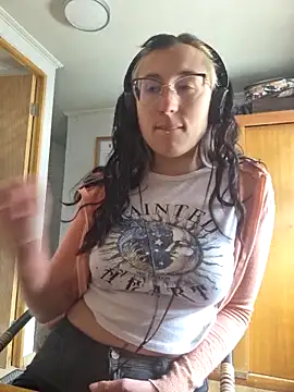 Snapshot of Afrania chatting on 11.13.25 Afrania online show from 11.13.25