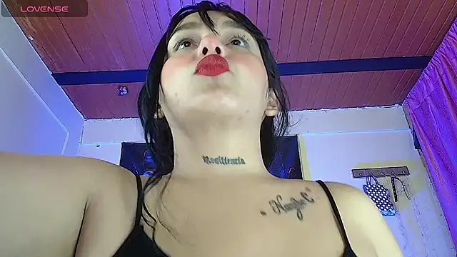 pocahonta89 online show from 11.16.25