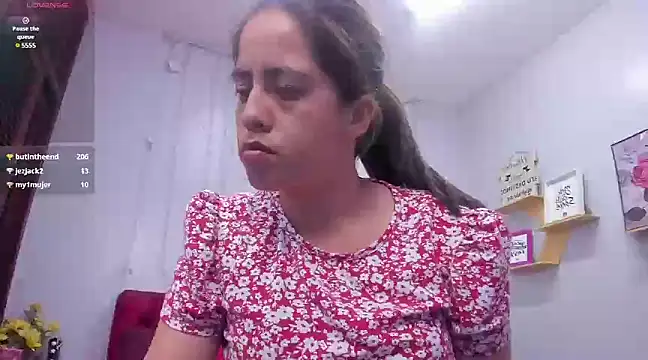 Snapshot of kathina_giraldo chatting on 12.17.24 kathina giraldo online show from 12.17.24
