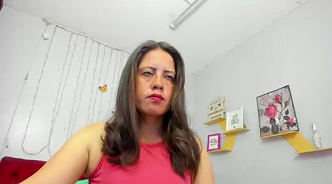 Snapshot of kathina_giraldo chatting on 03.01.25 kathina giraldo online show from 03.01.25