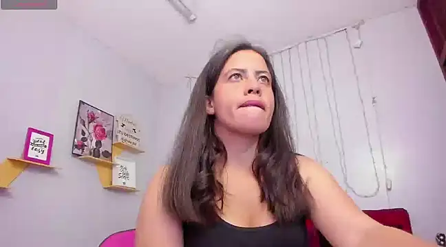 Snapshot of kathina_giraldo chatting on 03.19.25 kathina giraldo online show from 03.19.25