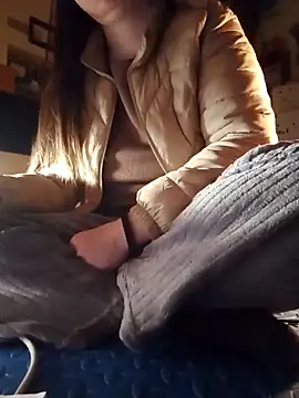Snapshot of JasminePham chatting on 12.19.24 JasminePham online show from 12.19.24