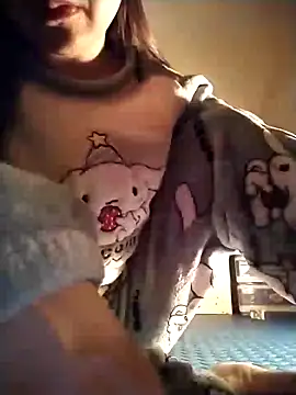 Snapshot of JasminePham chatting on 12.22.24 JasminePham online show from 12.22.24