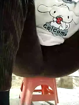 Snapshot of JasminePham chatting on 02.10.25 JasminePham online show from 02.10.25