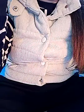 Snapshot of JasminePham chatting on 02.18.25 JasminePham online show from 02.18.25