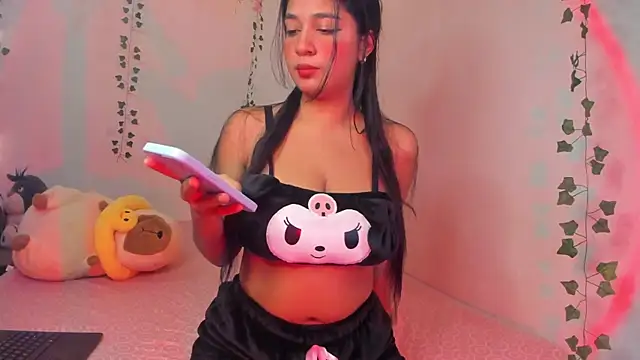 Snapshot of Mikubani18 chatting on 12.28.24 Mikubani18 online show from 12.28.24