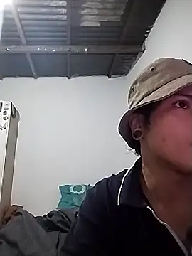 Snapshot of Xtrem3HARDxxx chatting on 03.18.25 Xtrem3HARDxxx online show from 03.18.25