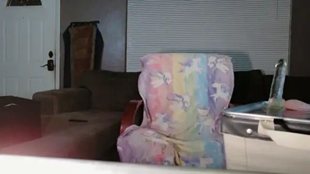 Snapshot of CurlyNony chatting on 09.12.25 CurlyNony online show from 09.12.25