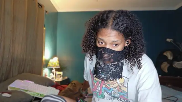 Snapshot of CurlyNony chatting on 09.25.25 CurlyNony online show from 09.25.25