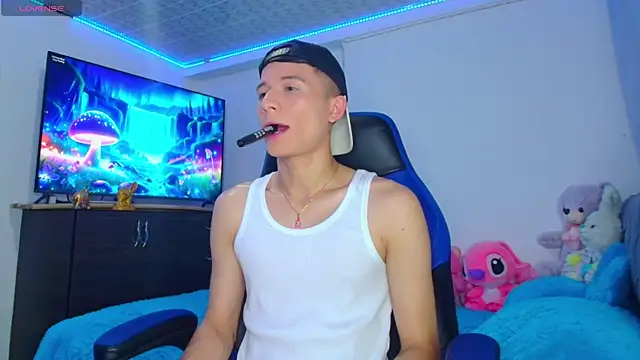 Snapshot of bryamer_19 chatting on 01.20.25 bryamer 19 online show from 01.20.25