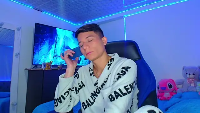 Snapshot of bryamer_19 chatting on 01.24.25 bryamer 19 online show from 01.24.25