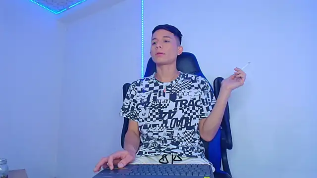 Snapshot of bryamer_19 chatting on 02.06.25 bryamer 19 online show from 02.06.25