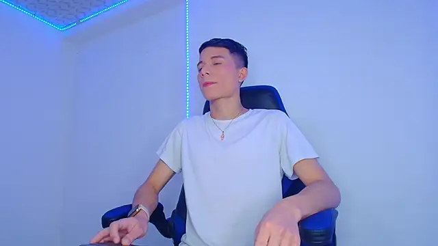 Snapshot of bryamer_19 chatting on 02.11.25 bryamer 19 online show from 02.11.25