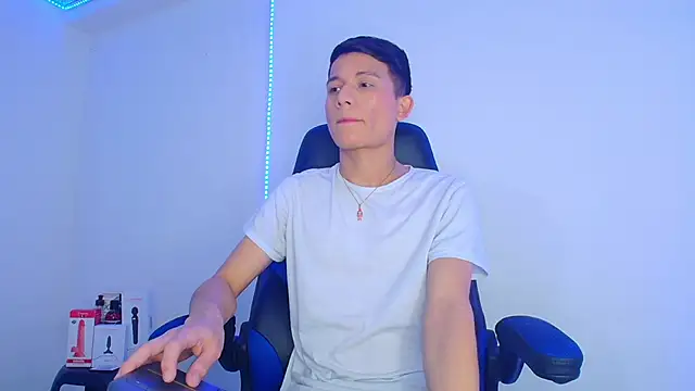 Snapshot of bryamer_19 chatting on 03.13.25 bryamer 19 online show from 03.13.25