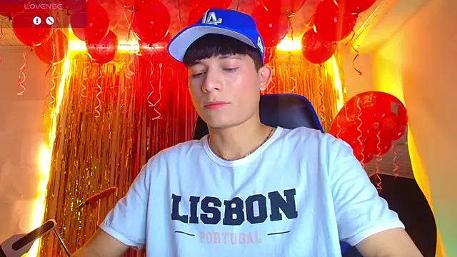 Snapshot of bryamer_19 chatting on 09.19.25 bryamer 19 online show from 09.19.25