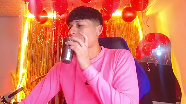 Snapshot of bryamer_19 chatting on 09.30.25 bryamer 19 online show from 09.30.25