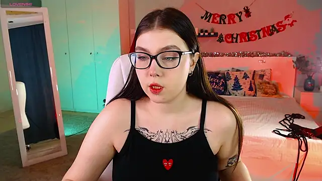 Snapshot of Arizonaa_Muse chatting on 12.11.24 Arizonaa Muse online show from 12.11.24