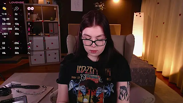 Snapshot of Arizonaa_Muse chatting on 02.21.25 Arizonaa Muse online show from 02.21.25