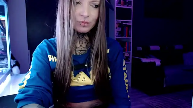 Snapshot of InesGold chatting on 02.20.25 InesGold online show from 02.20.25