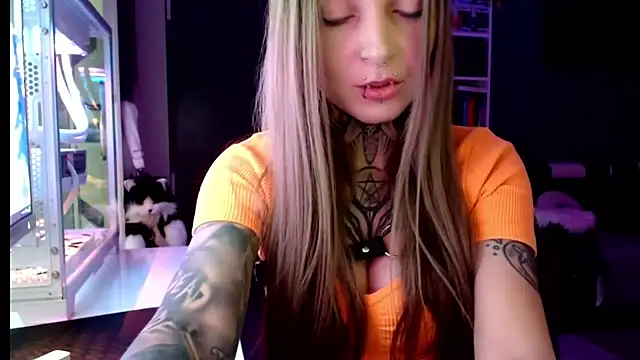 Snapshot of InesGold chatting on 03.17.25 InesGold online show from 03.17.25