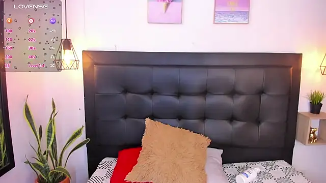 Snapshot of sweet_abby1 chatting on 12.28.24 sweet abby1 online show from 12.28.24