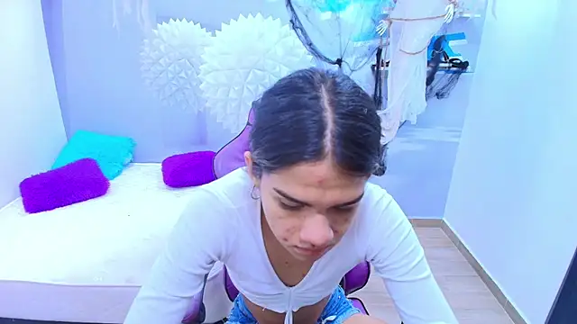 Snapshot of DEMI_LEED chatting on 10.31.25 DEMI LEED online show from 10.31.25