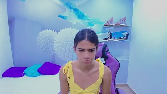 Snapshot of DEMI_LEED chatting on 11.08.25 DEMI LEED online show from 11.08.25