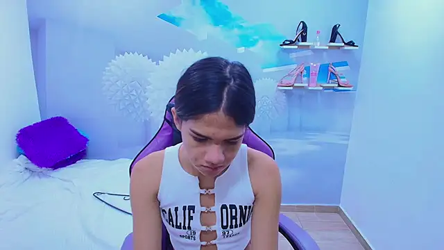 Snapshot of DEMI_LEED chatting on 11.25.25 DEMI LEED online show from 11.25.25