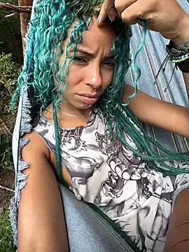 Snapshot of sammoura01 chatting on 10.27.25 sammoura01 online show from 10.27.25