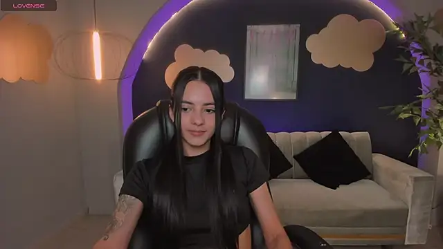 Snapshot of HannahJamesX chatting on 01.08.25 HannahJamesX online show from 01.08.25