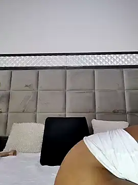 Snapshot of OliviaBurning chatting on 02.21.25 OliviaBurning online show from 02.21.25