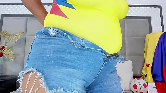 Snapshot of OliviaBurning chatting on 03.20.25 OliviaBurning online show from 03.20.25