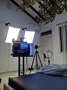 Snapshot of OliviaBurning chatting on 09.13.25 OliviaBurning online show from 09.13.25