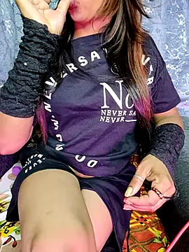 Snapshot of sexy-mohini chatting on 03.18.25 sexy-mohini online show from 03.18.25