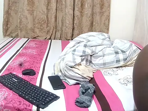 Snapshot of slender_sweet chatting on 11.10.25 slender sweet online show from 11.10.25