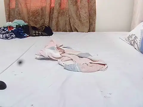 Snapshot of slender_sweet chatting on 11.23.25 slender sweet online show from 11.23.25