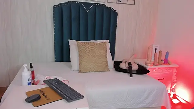 Snapshot of samara_warren chatting on 09.26.25 samara warren online show from 09.26.25
