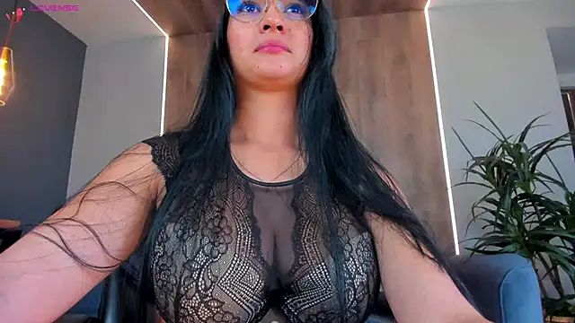 Snapshot of NatyFerrer_ chatting on 12.27.24 NatyFerrer online show from 12.27.24