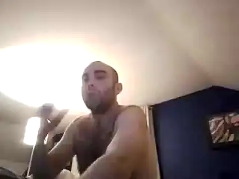 Snapshot of DrbigdickUK chatting on 01.04.25 DrbigdickUK online show from 01.04.25