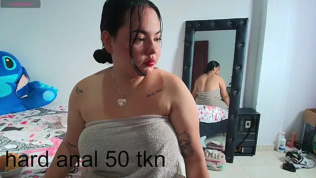 Snapshot of leoytessa_10 chatting on 09.19.25 leoytessa 10 online show from 09.19.25