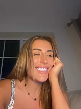 Snapshot of UKSYDNEYFOX chatting on 02.16.25 UKSYDNEYFOX online show from 02.16.25